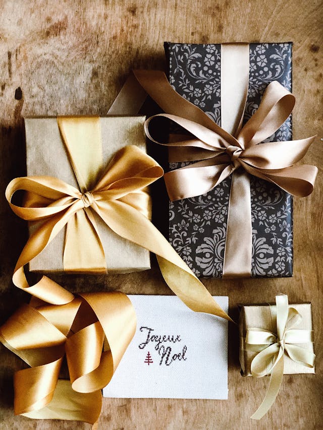 Un tas de cadeaux pour Noël